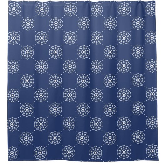 Navy Blue und White Geometric Floral Pattern Duschvorhang (Vorderseite)