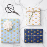 Navy Blue und White Hanukkah Golden David Star Geschenkpapier Set<br><div class="desc">Erleben Sie die Eleganz eines atemberaubenden Goldenen Sterns von David, der perfekt zum Feiern des festlichen Geistes von Hanukkah geeignet ist. Dieses Design kontrastiert wunderbar mit schwarz, weiß und marineblau und macht Ihren Urlaub zu einem ganz besonderen Erlebnis.</div>