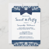 Navy Blue und White Lace Bow Sweet 16 Party Einladung (Vorderseite)