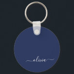 Navy Blue und White Modern Monogram Schlüsselanhänger<br><div class="desc">Unsere Navy Blue and White Modern Monogram Collection: Erhöhen Sie Ihre Wohngestaltung mit unserer ausgeklügelten Kollektion, die ein zeitgenössisches Marineblau-Farbschema bietet. Jedes Stück ist sorgfältig gefertigt, um Eleganz und Stil zu entfesseln, um jedem Zimmer eine Touch modernen Flairs hinzuzufügen. Egal ob Sie mit Monogramm Kissen, personalisierte Wandkunst oder elegantes Küchenzubehör...</div>