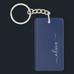 Navy Blue und White Modern Monogram Schlüsselanhänger<br><div class="desc">Unsere Navy Blue and White Modern Monogram Collection: Erhöhen Sie Ihre Wohngestaltung mit unserer ausgeklügelten Kollektion, die ein zeitgenössisches Marineblau-Farbschema bietet. Jedes Stück ist sorgfältig gefertigt, um Eleganz und Stil zu entfesseln, um jedem Zimmer eine Touch modernen Flairs hinzuzufügen. Egal ob Sie mit Monogramm Kissen, personalisierte Wandkunst oder elegantes Küchenzubehör...</div>