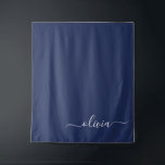 Navy Blue und White Modern Monogram Wandteppich<br><div class="desc">Unsere Navy Blue and White Modern Monogram Collection: Erhöhen Sie Ihre Wohngestaltung mit unserer ausgeklügelten Kollektion, die ein zeitgenössisches Marineblau-Farbschema bietet. Jedes Stück ist sorgfältig gefertigt, um Eleganz und Stil zu entfesseln, um jedem Zimmer eine Touch modernen Flairs hinzuzufügen. Egal ob Sie mit Monogramm Kissen, personalisierte Wandkunst oder elegantes Küchenzubehör...</div>