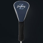 Navy Blue und White Monogram Personalisiert Golf Headcover<br><div class="desc">Dieses personalisierte Treibercover enthält ein graublau-monogramm und einen weißen Retro-Skriptnamen auf dunkelmarineblau blauem Hintergrund. Es ist ein ideales Vatertag- oder Geburtstagsgeschenk für den Golf liebenden Vater oder Opa. Weitere passende Golfzubehör finden Sie in unserer Kollektion.</div>