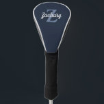 Navy Blue und White Monogram Personalisiert Golf Headcover<br><div class="desc">Dieses personalisierte Treibercover enthält ein graublau-monogramm und einen weißen Retro-Skriptnamen auf dunkelmarineblau blauem Hintergrund. Es ist ein ideales Vatertag- oder Geburtstagsgeschenk für den Golf liebenden Vater oder Opa. Weitere passende Golfzubehör finden Sie in unserer Kollektion.</div>