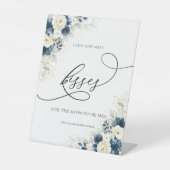 Navy Blue und White Roses Guest wie viele Kisses Sockelschild (Vorderseite)