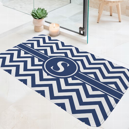 Navy Blue und White Zickzack Monogram Badematte