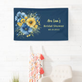 Navy Blue und Yellow Florals Gold Brautparty Banner (Insitu)