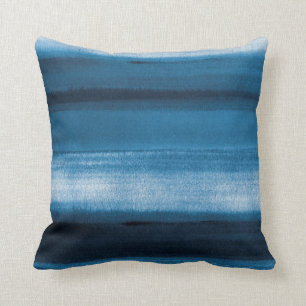 Navy Blue Watercolor Ombre Throw Kissen