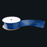 Navy Blue Wedding Personalisiert Name Ribbon Satinband<br><div class="desc">Dieses spezielle dunkelblaue Band mit den Namen der Braut und des Bräutigams und dem Datum der Hochzeit ist ideal für Geschenkverpackungen und wird Ihre Geschenkboxen oder Gastgeschenke Hochzeiten wirklich niedlich aussehen lassen. Personalisieren Sie es mit Ihren Namen und Hochzeitsdatum.</div>