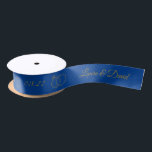 Navy Blue Wedding Personalisiert Name Ribbon Satinband<br><div class="desc">Dieses spezielle dunkelblaue Band mit den Namen der Braut und des Bräutigams und dem Datum der Hochzeit ist ideal für Geschenkverpackungen und wird Ihre Geschenkboxen oder Gastgeschenke Hochzeiten wirklich niedlich aussehen lassen. Personalisieren Sie es mit Ihren Namen und Hochzeitsdatum.</div>