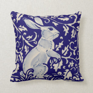 Navy Blue White Alert Rabbit Hare Chinoiserie Art Kissen