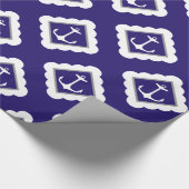 Navy Blue White Anchors Nautical Pattern Geschenkpapier (Ecke)