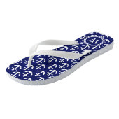 Navy Blue White Anchors Navy Rnd Rnd Monogram Badesandalen (Schrägansicht)