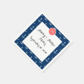 Navy Blue White Anchors Pattern Coral Monogram Serviette (Ecke)