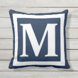 Navy Blue White Bold Monogram Initial Kissen<br><div class="desc">Set von der Innendekoration mit diesem großen,  kühnen mit Monogramm Kissen.  Anpassen an jede Farbe.  Beide Kissen sind marineblau und die Vorderseite hat ein großes weißes Monogramm und gerahmt mit einem breiten,  quadratischen Rahmen.</div>