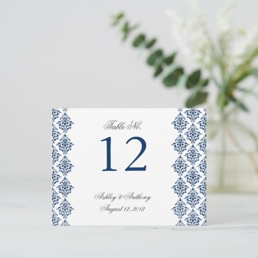 Navy Blue White Damask Arabesque Tischnummer Card (Stehend Vorderseite)