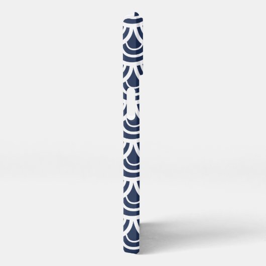 Navy Blue & White Fishscale Muster Monogram iPhone Hülle (Rechte Seite)