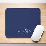 Navy Blue White Girl Monogram Name Modern Mousepad<br><div class="desc">Weiße und Navy Blue Monogramm Fügen Sie Ihren eigenen Namen Mousepad (Maus Pad). Das macht den perfekten 16 Geburtstag,  Hochzeit,  Brautparty,  Jubiläum,  Babydusche oder Junggeselinnen-Abschied Geschenk für jemanden,  der Lieben glamourösen Luxus und schicke Stile.</div>