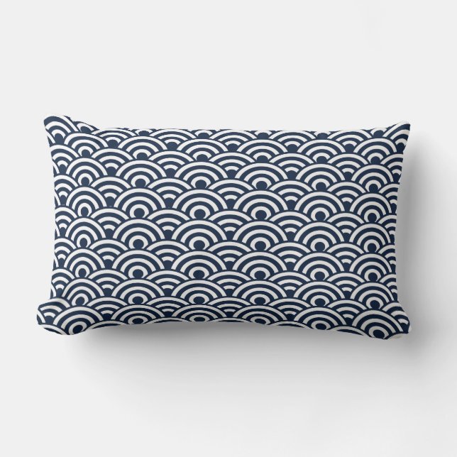 Navy Blue White Japanese Wave Pattern Lendenkissen (Vorderseite)