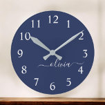 Navy Blue White Modern Script Giron Monogram Name Runde Wanduhr<br><div class="desc">Navy Blue und White Simple Script Monogram Name Clock. Das macht den perfekten 16 Geburtstag,  Hochzeit,  Brautparty,  Jubiläum,  Babydusche oder Junggeselinnen-Abschied Geschenk für jemanden,  der Lieben glamourösen Luxus und schicke Stile.</div>