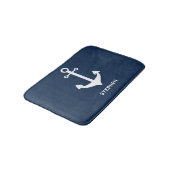 Navy Blue White Nautical Anchor Personalisiert Badematte (Schrägansicht)