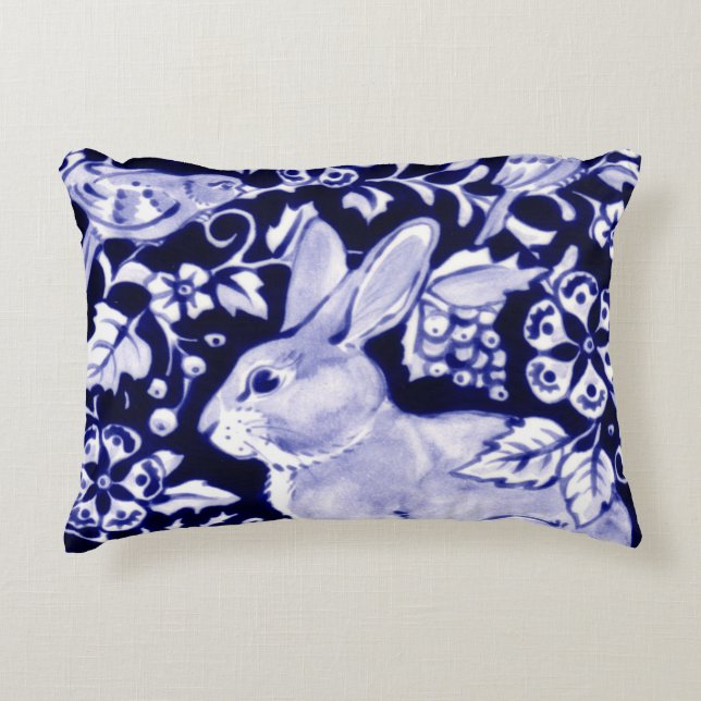 Navy Blue & White Rabbit Bird Floral Dedham Delft Dekokissen (Vorderseite)