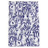 Navy Blue White Rabbit Bunny Large Pattern Mittlere Geschenktüte (Rückseite)