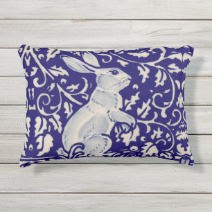 Navy Blue White Rabbit Floral Scrolls Dedham Delft Kissen Für Draußen