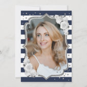 Navy Blue White Silver Foto 50. Geburtstag Einladung (Rückseite)