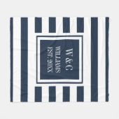 Navy Blue White Stripe Stilvolle Monogram Fleecedecke (Vorderseite (Horizontal))