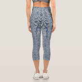Navy Blue & White Wavy Muster Capri Leggings (Rückseite)