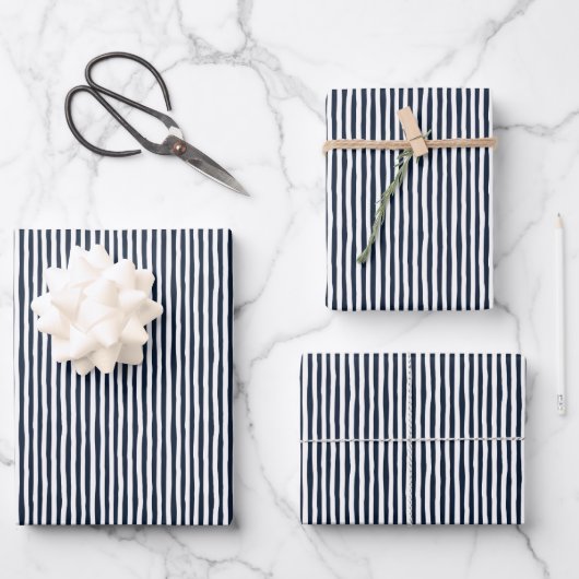 Navy Blue & White Wonky Stripes Geschenkpapier Set (Vorderseite)