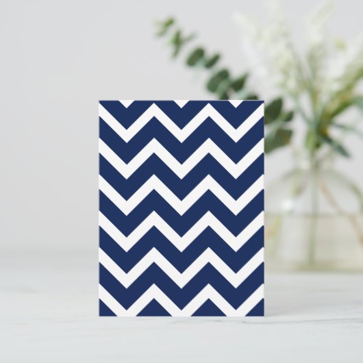 Navy Blue & White Zickzack Zigzag Muster Postkarte (Stehend Vorderseite)