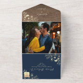Navy Blue Wood Foto All-in-One Hochzeit Einladung (Außenbereich)