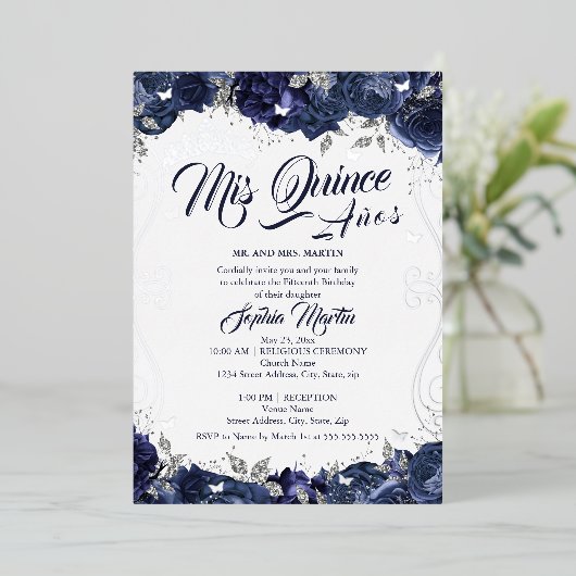 Navy Blumengarten Silver Mis Quince Quinceanera Folieneinladung (Stehend vorne)