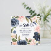 Navy Blush Blume wir machen noch immer eine Erneue Einladung (Stehend Vorderseite)