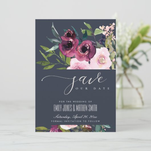 NAVY BLUSH BURGUNDY FLORAL BUNCH WEDING SAVE THE DATE (Stehend Vorderseite)