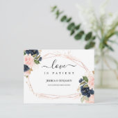 Navy Blush Flora Frame Liebe ist stationiert Postkarte (Stehend Vorderseite)