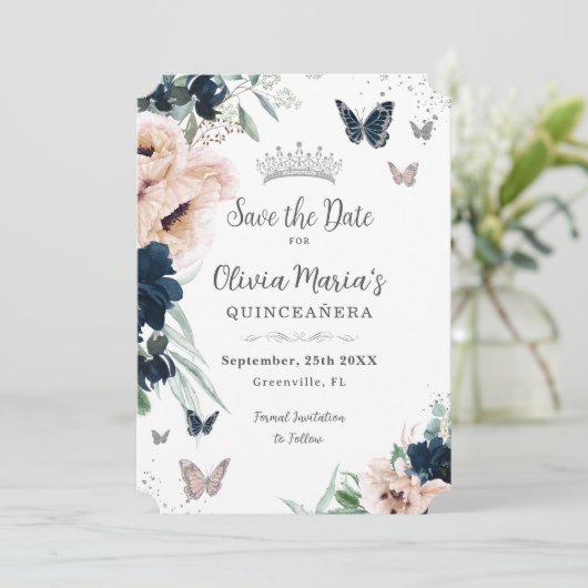 Navy Blush Floral Silberschmetterlinge Quinceañera Save The Date (Stehend Vorderseite)