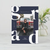 Navy Bold Typografy Class of 2024 Abschluss Einladung (Stehend Vorderseite)