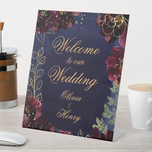 Navy Bordeaux Willkommen auf unserer Hochzeit Sockelschild (In Situ)