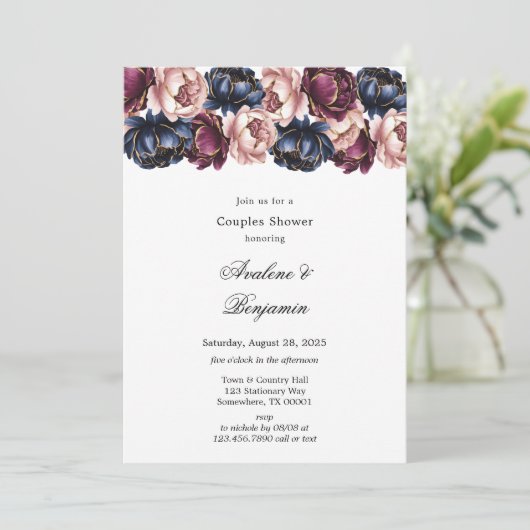 Navy Burgundy Blush Pink Peony Couples Dusche Einladung (Stehend Vorderseite)
