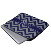 Navy, Charcoal LG Zickzack Navy Blue Name Monogram Laptopschutzhülle (Vorne Knopf)