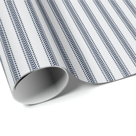 Navy-Chevrons-Ticking-Streifen auf Hellgrau Geschenkpapier (Rolleneckpunkt)