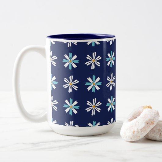 Navy Daisy Bliss Floral Pattern Zweifarbige Tasse (Mit Donut)