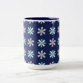 Navy Daisy Bliss Floral Pattern Zweifarbige Tasse (Mittel)