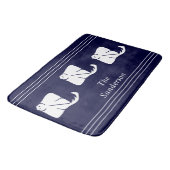 Navy Dark Blue Coastal Nautical Stingray Manta Ray Badematte (Schrägansicht)