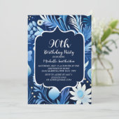 Navy Dusty Blue Floral 90. Geburtstag Einladung (Stehend Vorderseite)