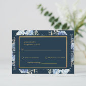 Navy Dusty Blue Floral Spring Bloom Wedding RSVP Karte (Stehend Vorderseite)