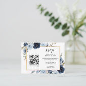 Navy Dusty Blue Gold Floral QR Code Wedding RSVP Begleitkarte (Stehend Vorderseite)